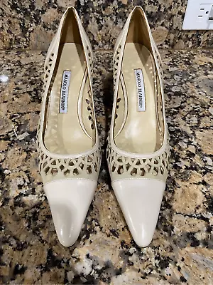 Manolo Blahnik Creen Suede Pumps • $76