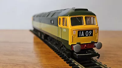 Lima 205049 Class 47 OO Gauge Diesel Locomotive Two Tone Green D1761 • £33.99