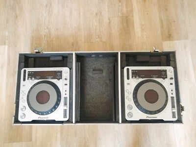 £285 • Buy 2x Pioneer CDJ-800MK2 - Professional Digital DJ CD Player With MP3 With Case