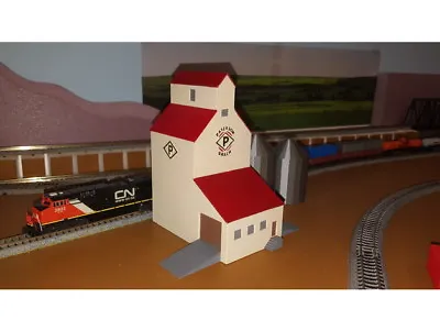 FARM Set Cluster With Grain Elevator Building And (2) Grain Silos N Scale 1:160 • $26.93