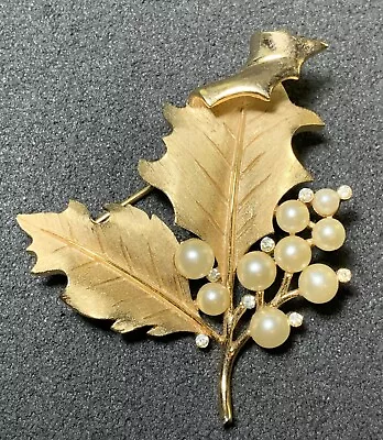 Crown Trifari  Holly Leaf Brooch Gold Tone Rhinestone Faux Pearls Vintage! • $11.50
