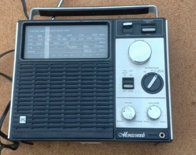 $14.95 • Buy Lloyd's Monteverdi AC/DC  FM/AM - AIR - POLICE - WEATHER Portable Radio N721