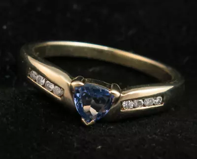 9ct Gold Trillion Tanzanite And 8 Stone Diamond Shoulder Ring Size M • £100