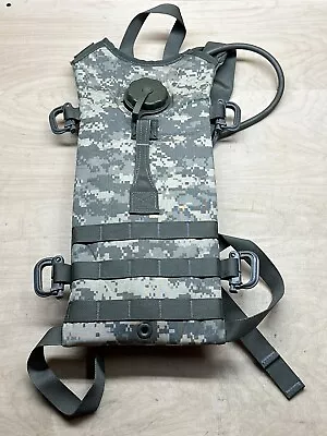 US Army DigiCam Molle Hydration 100 OZ 3L System With Bladder Camelback UCP Pack • $20