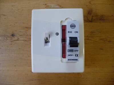 WYLEX - 32amp - FUSED ISOLATOR SWITCH - DOUBLE POLE - VINTAGE • £10