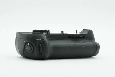 Genuine OEM Nikon MB-D12 Battery Grip For D800/D800E/D810 [Parts/Repair] #106 • $20.30