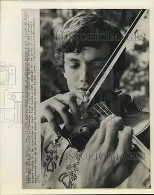 1974 Press Photo Violinist Eugene Fodor Practices At His Colorado Family Home • $19.99