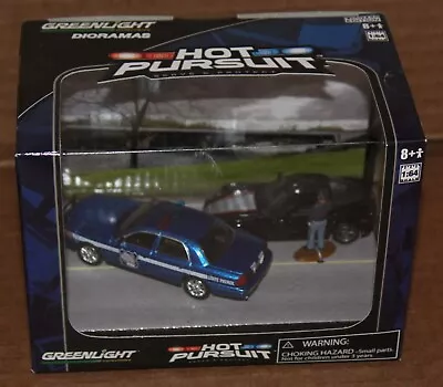 Greenlight Dioramas Hot Pursuit Wisconsin Ford Police Car / Chevy Corvette • $39.95