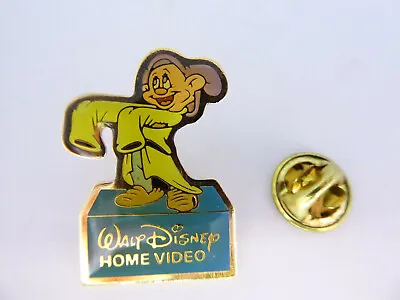  DISNEY SNOW WHITE AND THE 7 DWARFS Pin's Pin Badge / HOME VIDEO / TOP! • £4.34