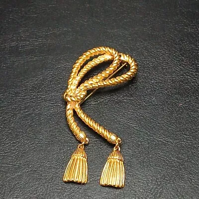 Vintage AVON Pin Brooch Rope Knot Dangle Tassel Gold Tone. 11008 • $18.99