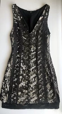 $250 • Buy Rosa Cha Patterned Mini Dress Retail Price $1,000