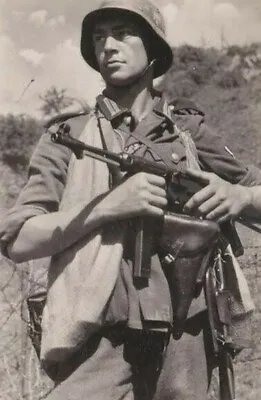 WW II - German Photo -- - Soldier With MP-40 Machine Gun    • $3.99