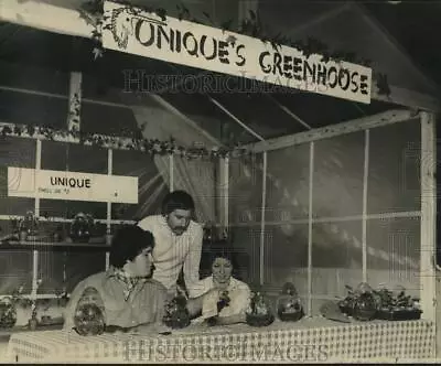 1975 Press Photo Junior Achievement Trade Show Booth Competition Oakwood Mall • $19.99