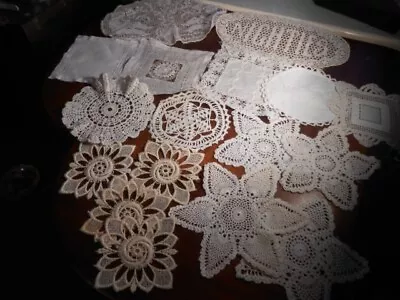 JOB LOT  MIXED VINTAGE NEW UNUSED WHITE DOILLIES MATS EMB CROCHET  LACE  X 17 • £7