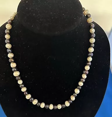 20” Vintage Black And White Cultured Pearl Necklace. • $22.99