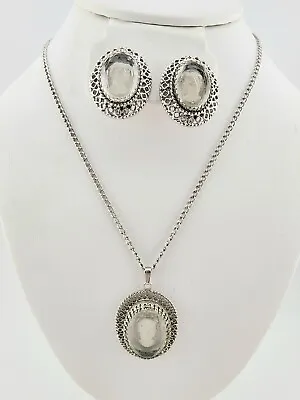Vintage WHITING & DAVIS Intaglio Clear Cameo Pendant Necklace Silver Tone • $39.95