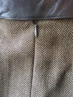 £8 • Buy Jaeger Vintage Herringbone Skirt 8/10