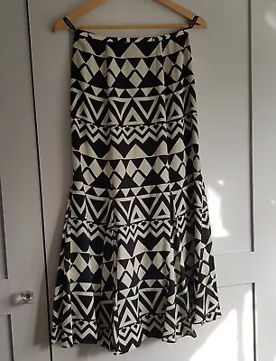 Ladies JAEGER Black And White Aztec Geometric Silk Skirt Size 10 • £5