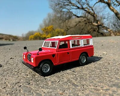 1:24 Diecast Land Rover Series II - Die Cast Model Car - Collectible Toy • £22.99