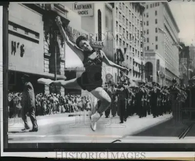 1957 Press Photo Majorette Kenlynn Williams Leads Lewis & Clark HS Band Parade • $19.99