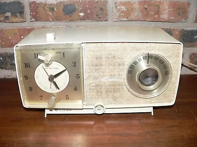$20 • Buy Vintage Working General Electric (unknown Model) AM Vacuum Tube Clock Radio