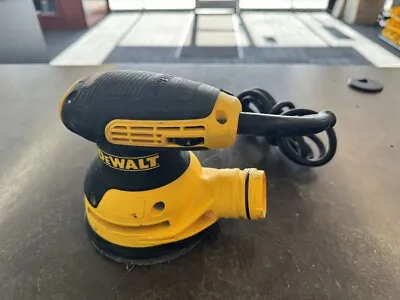 Dewalt DWE6423 5 Inch Variable Speed Random Orbit Sander (1084467) • $44.99