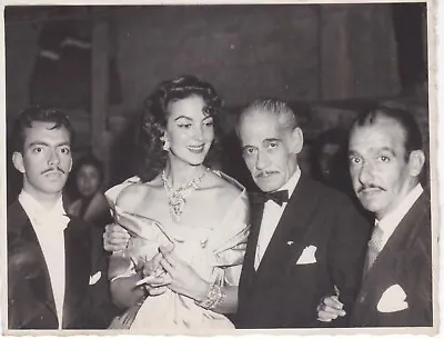 MARIA FELIX IN BOGOTA WITH ANDRES SOLER Candid Colombia 1955 Original Photo • $24.99