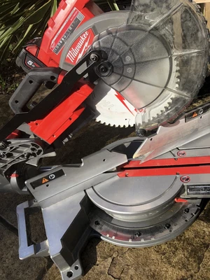 £480 • Buy Milwaukee 18V 254mm  M18 FUEL Mitre Saw & On 5ah Battery