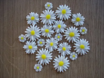 21 Edible Daisy's In 3 Sizes For Cupcake / Cake Decorations  • £5.95