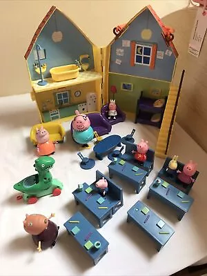 Peppa Pig House And School Playset • £14.90