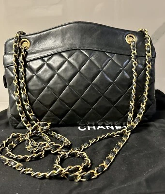 $1000 • Buy Vintage Authentic Channel Black Leather Shoulder Long Chain Bag