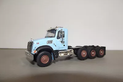 Green Light Mack Cab Tri Axle Chassis • $23.50