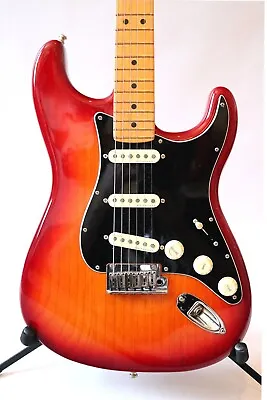 Fender Stratocaster Ultra Deluxe 2021 • $3250