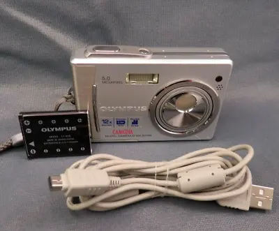 Olympus D 630 CAMEDIA Twisting Lens Digital Camera Zoom 5.0MP Parts Only • $22.99