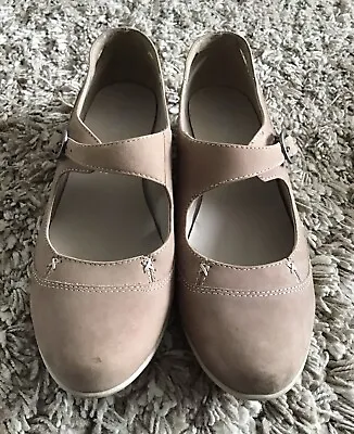 M&S Ladies Size 8 Leather Footglove Beige Shoes Good Condition • £7.50