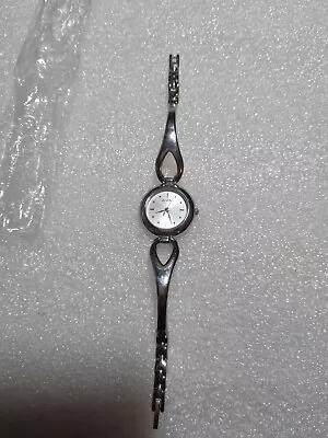 Le Chat Ladies Watch Silver Face Silver Tone Bracelet.  • £1.99