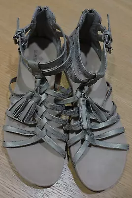 Ruff Hewn Brand Back Zip Strappy Gladiator Style Flat Sandals SZ 8M Metallic • $6.02