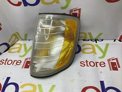 $70.40 • Buy 1995 Mercedes-benz W124 E300d  Front Left Side Turn Signal Corner Lens