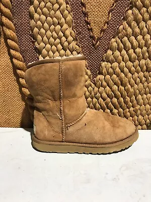 UGG  5825 Australia Classic Short  Women’s Boots Size 8 Chestnut • $39.99