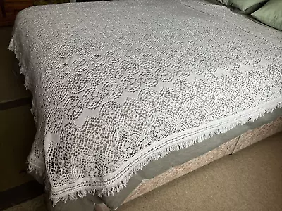 White Fringed Crochet Lace White Bedspread Throw  77 X 93 Inches Approx • £19.99