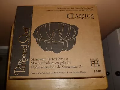 $19.99 • Buy The Pampered Chef Family Heritage Collection Stoneware 10  Fluted Bundt Pan 1440