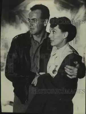 Press Photo Actor Mark Stevens In A Scene From A Television Show Or Movie. • $17.99