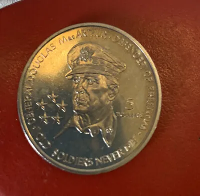 1989 General Douglas MacArthur 5 Dollar Coin From NIUE Old Soldiers Never Die. • $32