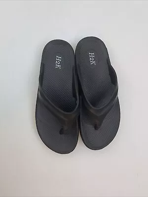 H2K Flip Flops Sandals  Women’s 8 Black  • $19.95