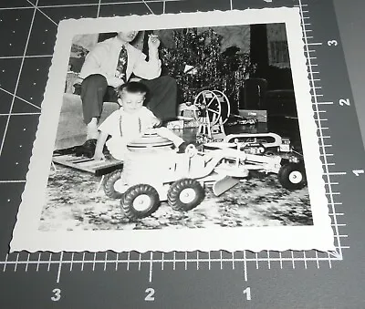 1950's J CHEIN Tin FERRIS WHEEL TOY Road Grader Truck Vintage Snapshot PHOTO • $12.95