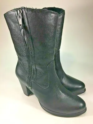 UGG  LYNDA   1014383 Black Leather Boots Womens Size 5.5 M SHEARLING LINED EUC • $39