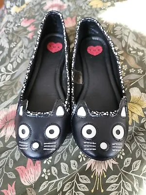 TUK Kitty Flat White/Black Lace Shoes Size 6 • $25