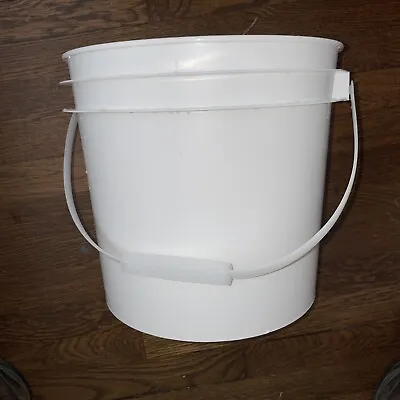 Bucket 3.5 Gallon Food Grade (HDPE) White Plastic Bucket With Handle & Lid • $9
