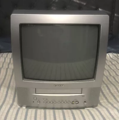 $175 • Buy TOSHIBA MV13Q41 13-Inch TV/VCR Combo VHS Retro Gaming  Tested Works