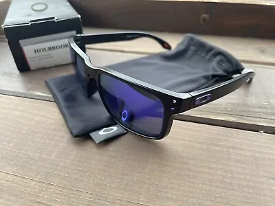 Oakley Holbrook Julian Wilson • $110